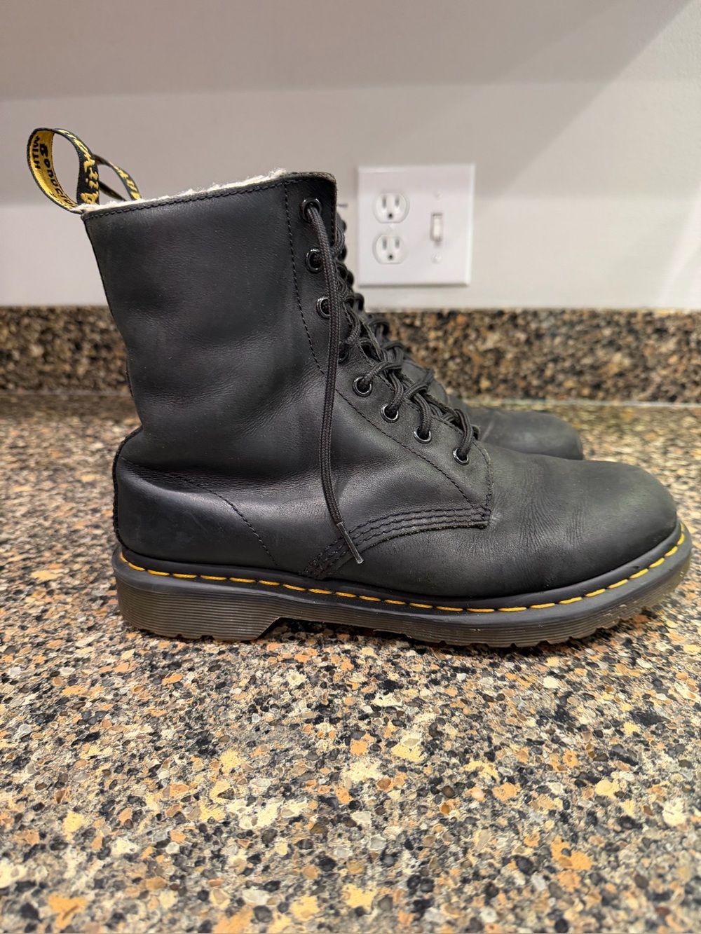 Dr. Martens Men's 1460 Black Leather Lace-Up Boot lined size 10